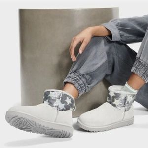 Ugg Classic Mini Sequin Stars Short Boots Grey Size 6